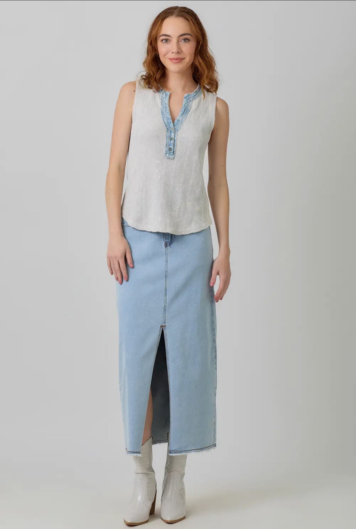 Annalise by Mystree Sleeveless Henley Tank