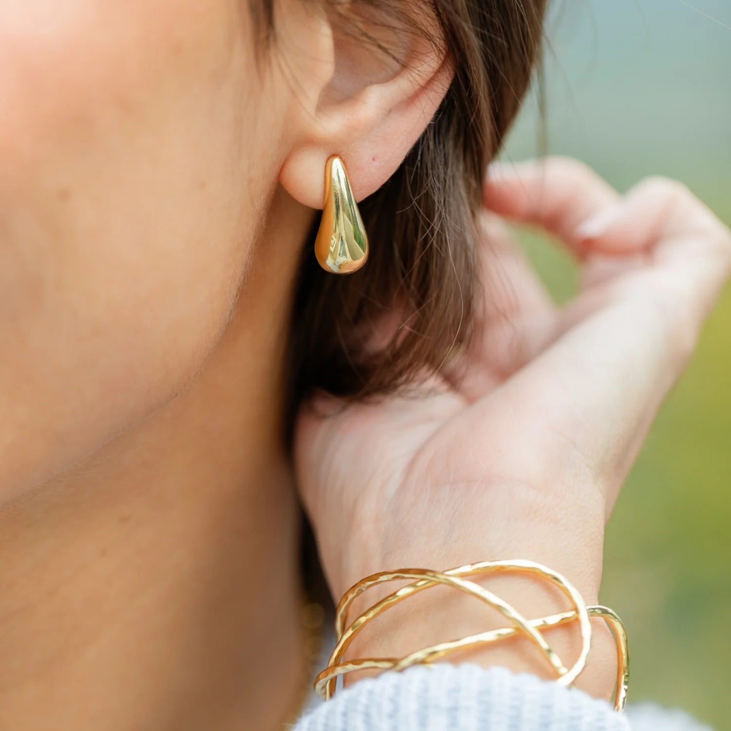 Splendid Iris Narrow Teardrop Stud Earrings