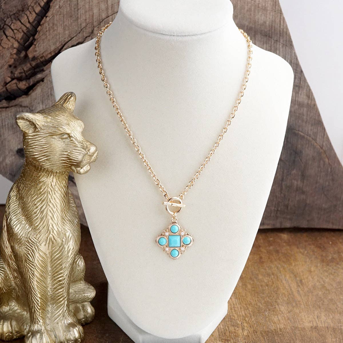 Verdant Relic – Ornate Pendant Necklace