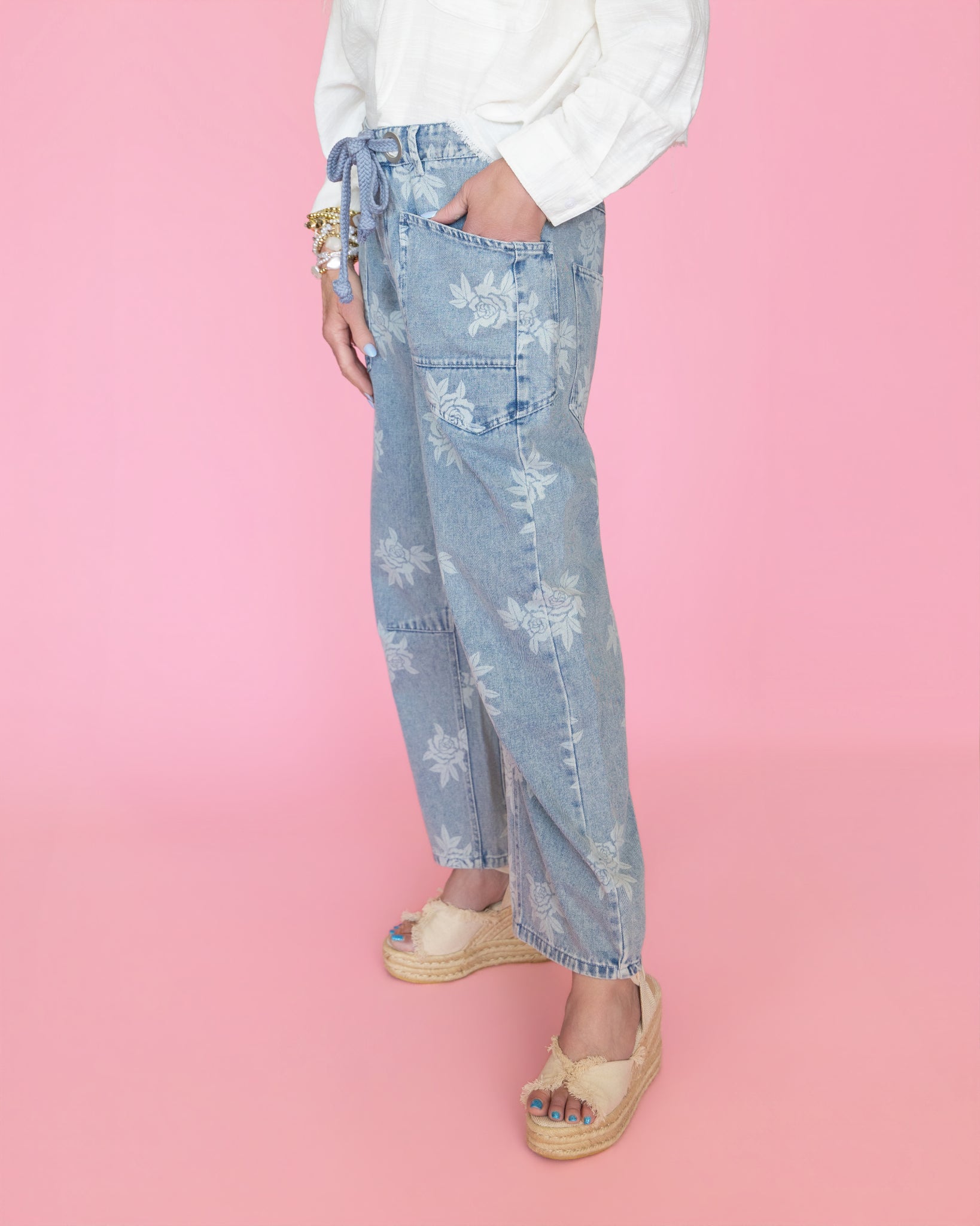 ROSE PRINTED WASHED DENIM PANTS WITH WAIST BELT
