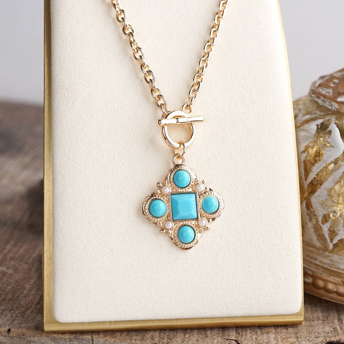 Verdant Relic – Ornate Pendant Necklace