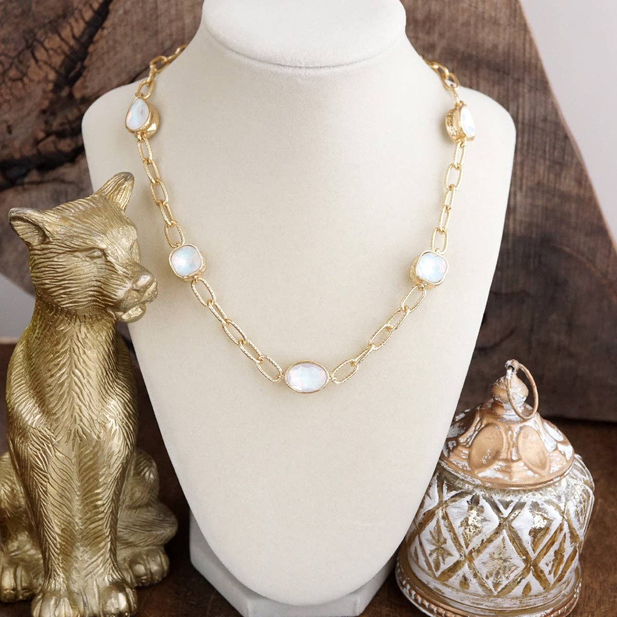 Brilliant Bond – Short Crystal Station Necklace