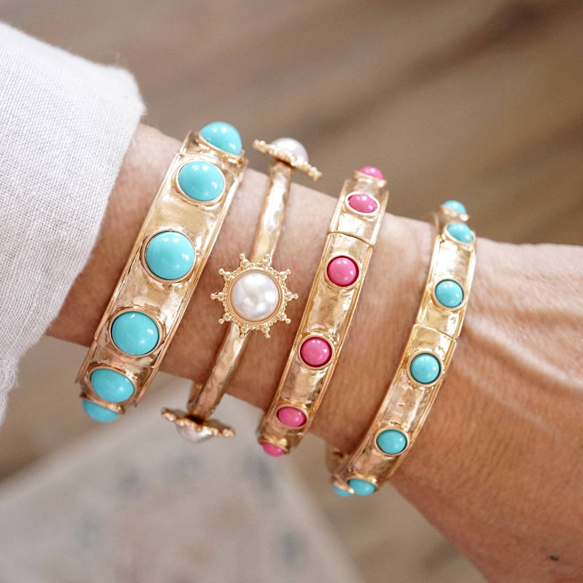 Suncrest Glow – Hammered Charm Bangle