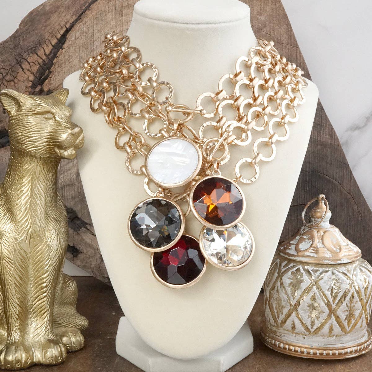 Gilded Radiance – Chunky Ring Chain Necklace with Sparkly Crystal