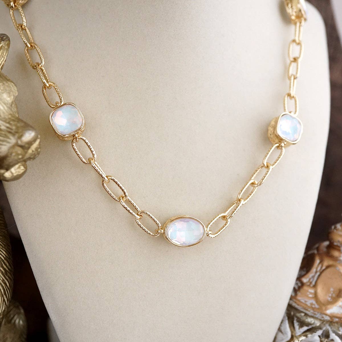 Brilliant Bond – Short Crystal Station Necklace
