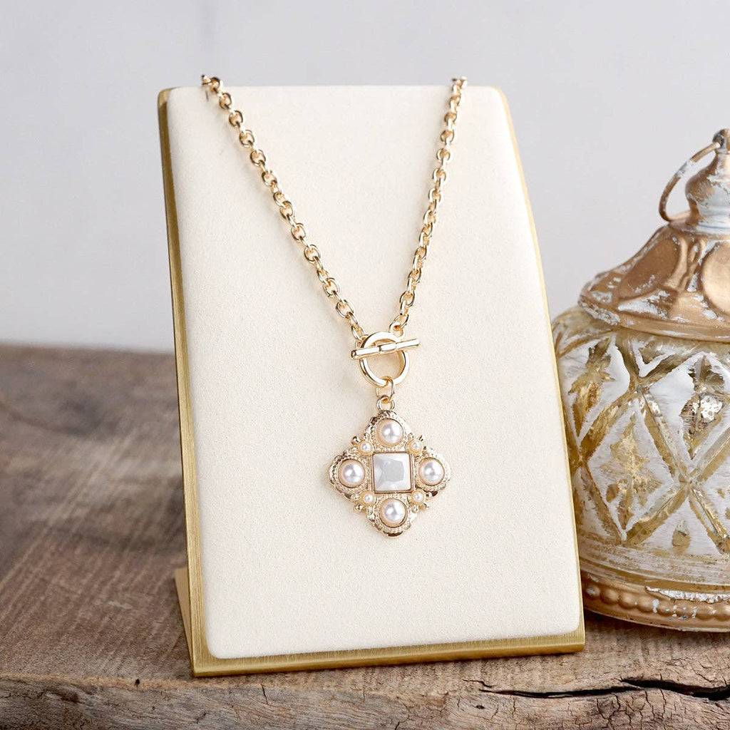 Verdant Relic – Ornate Pendant Necklace