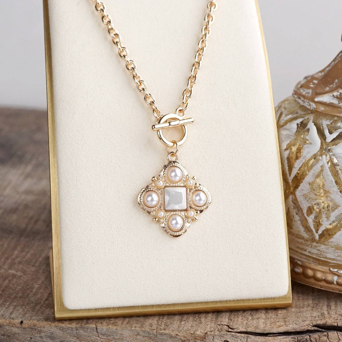 Verdant Relic – Ornate Pendant Necklace