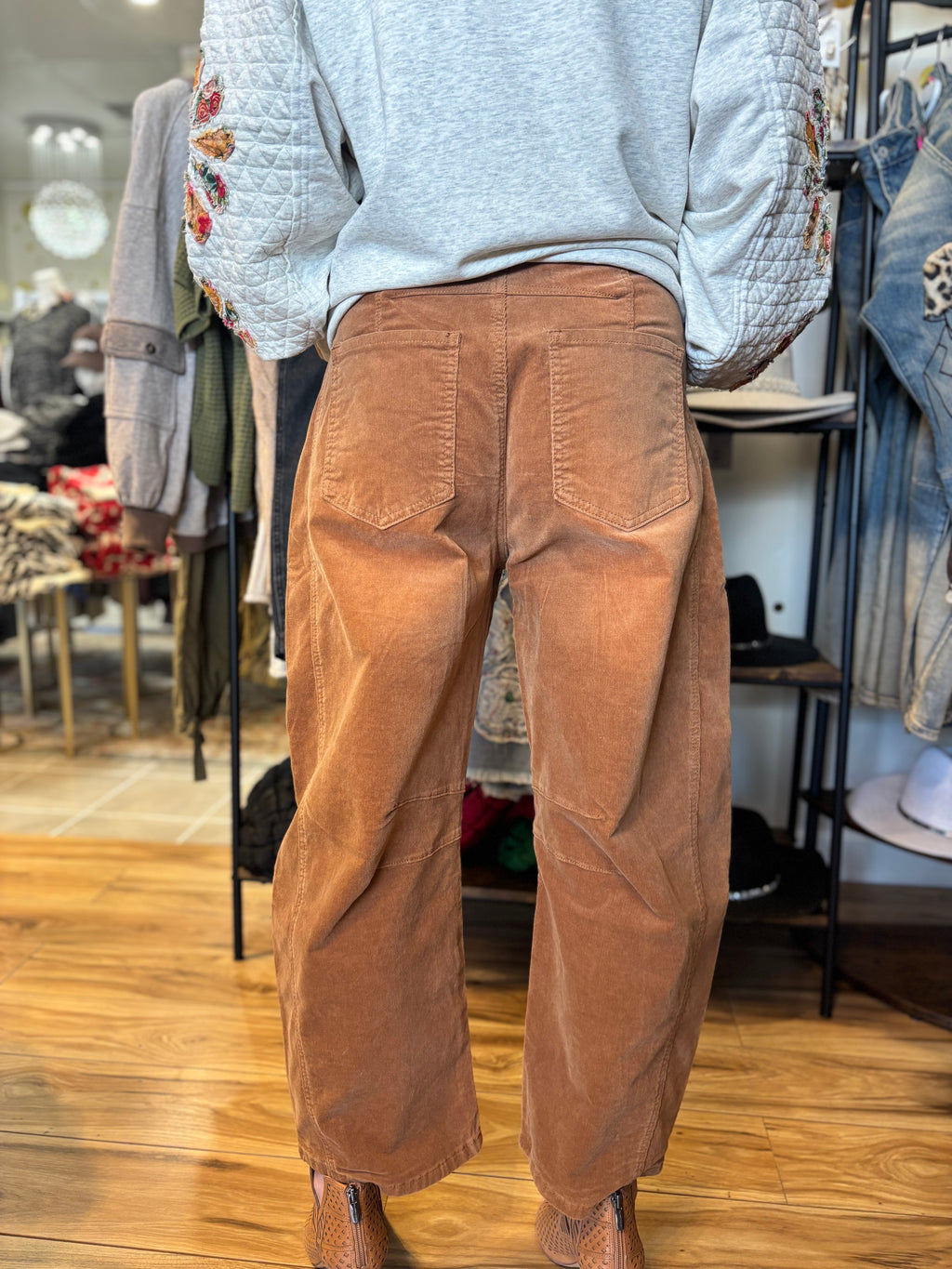 Easel Halo Corduroy Barrel Leg Pants￼