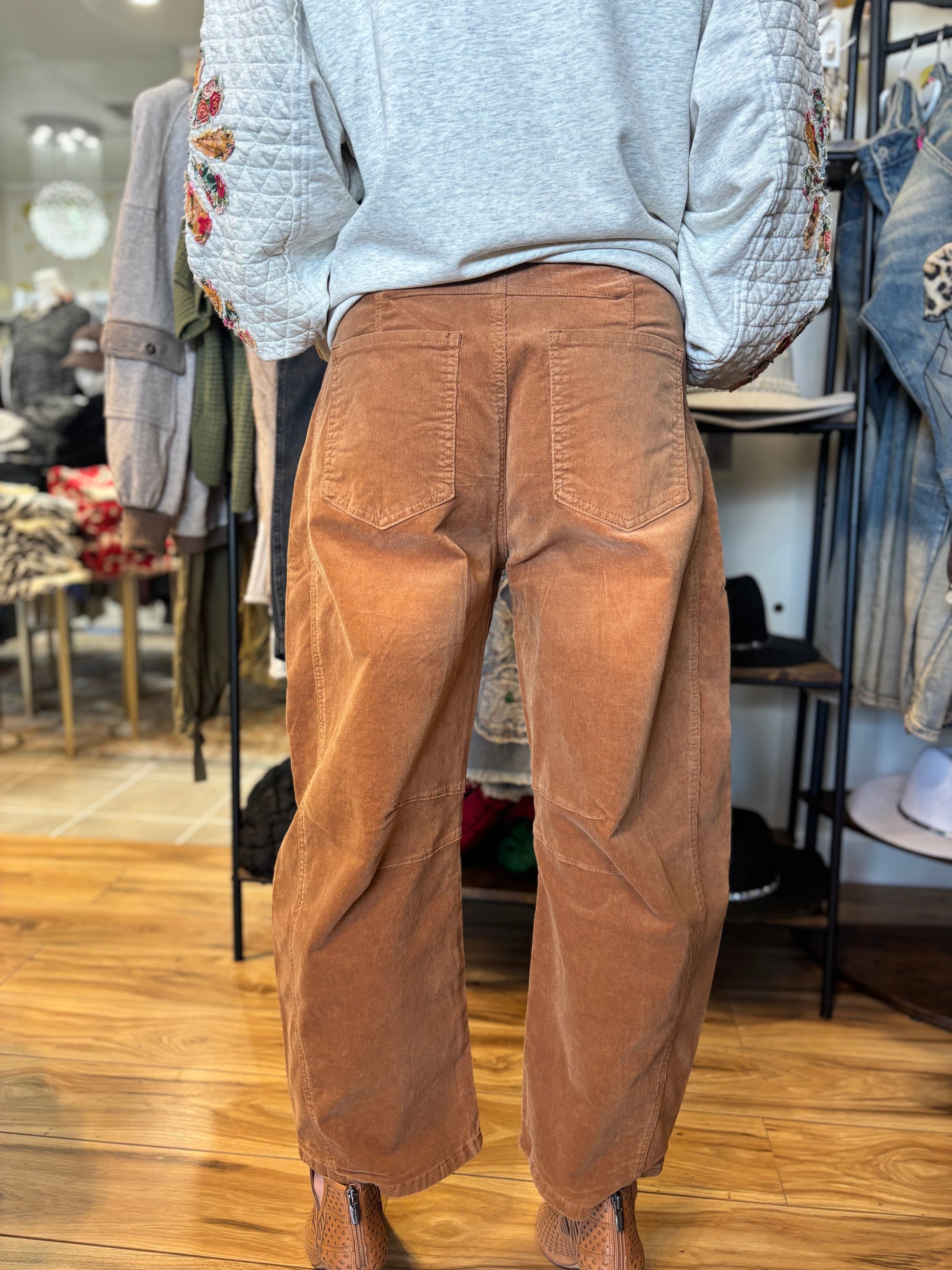 Easel Halo Corduroy Barrel Leg Pants￼
