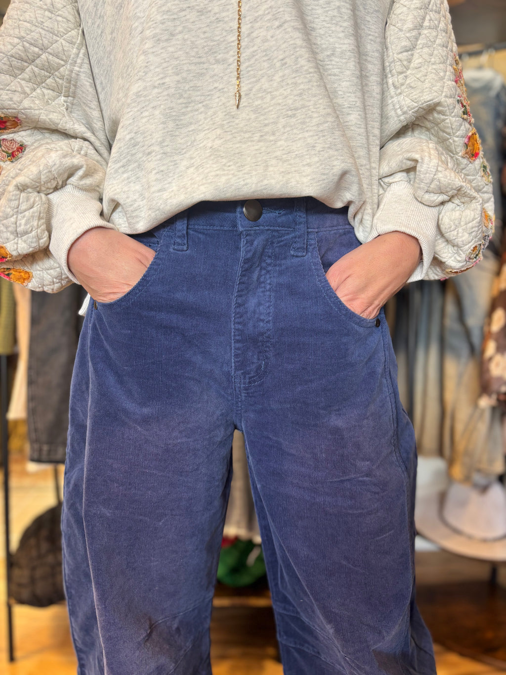Easel Halo Corduroy Barrel Leg Pants￼