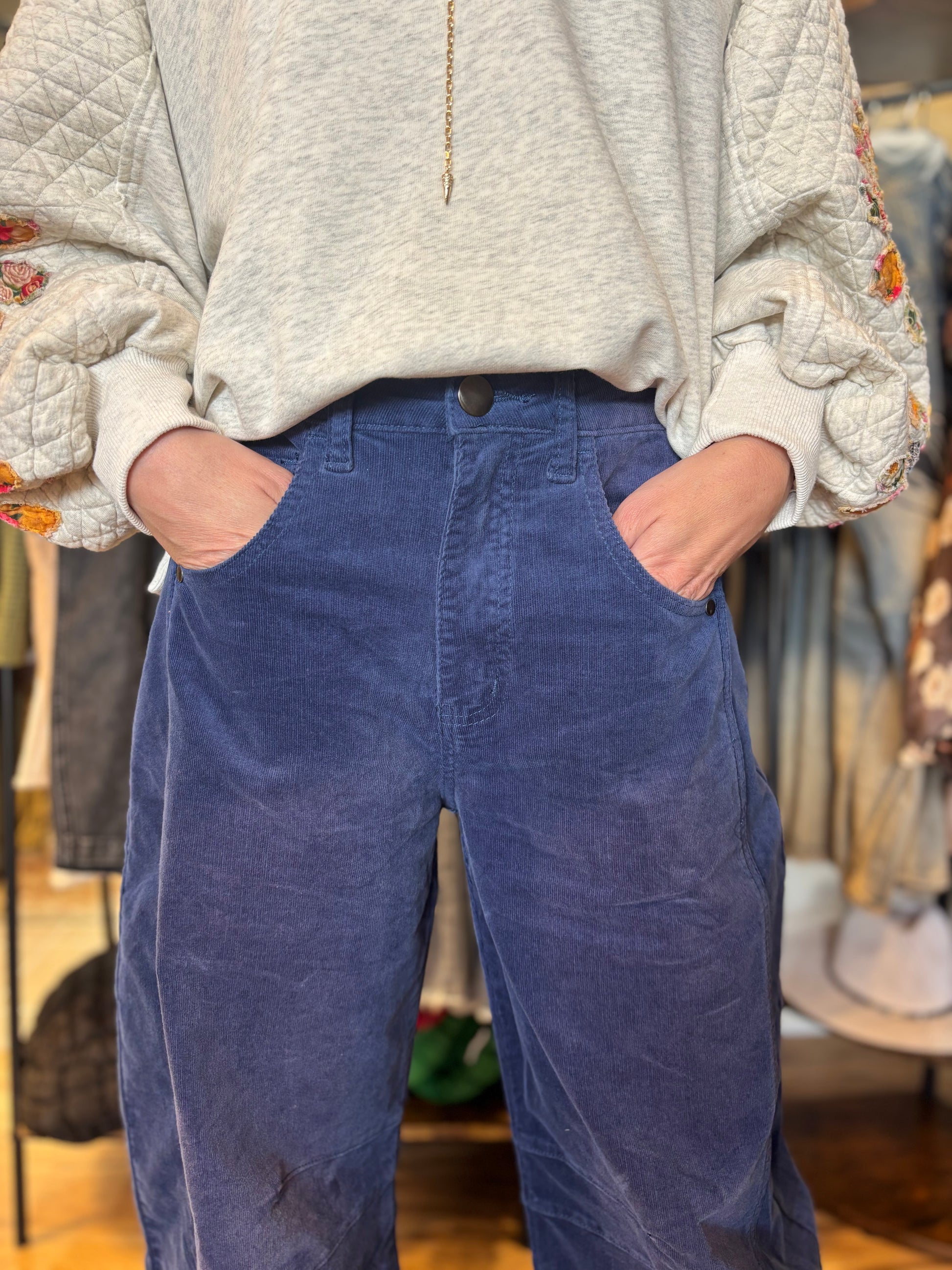 Easel Halo Corduroy Barrel Leg Pants￼