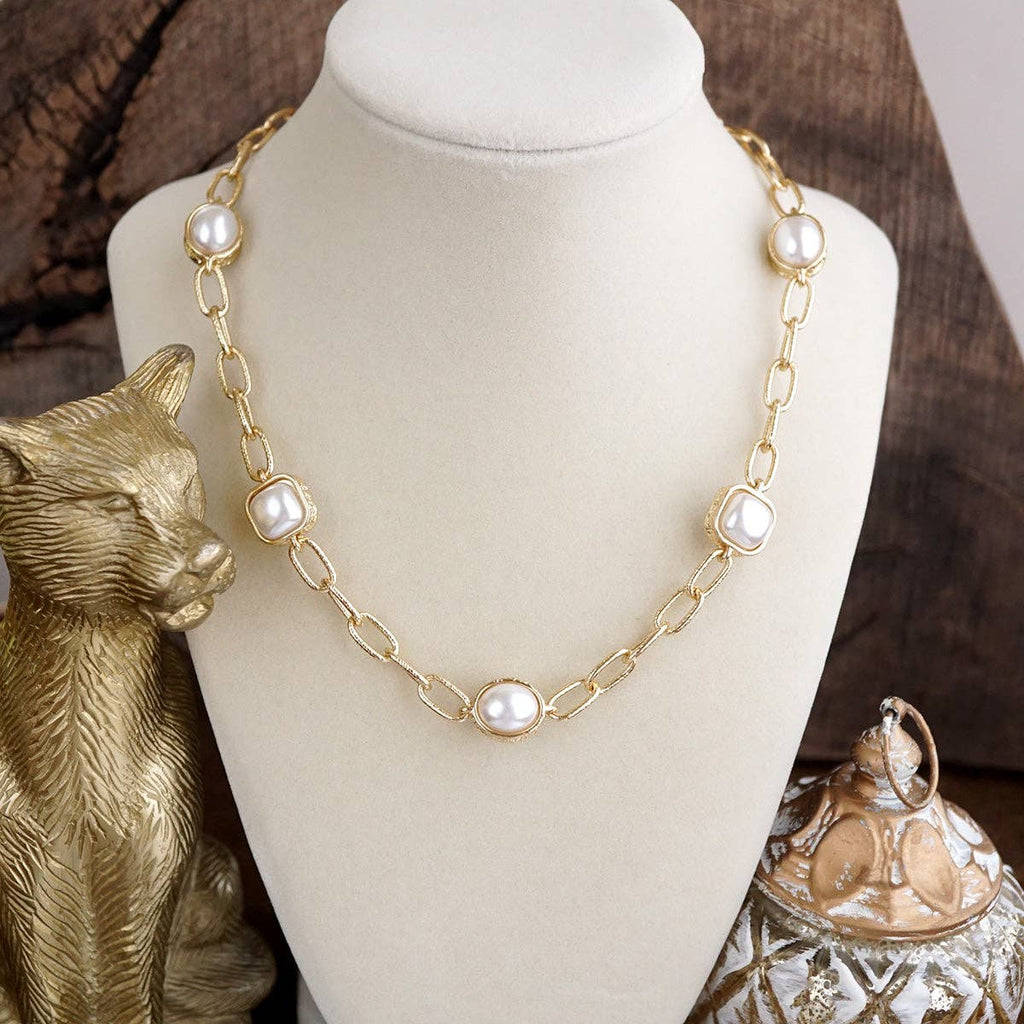 Brilliant Bond – Short Crystal Station Necklace
