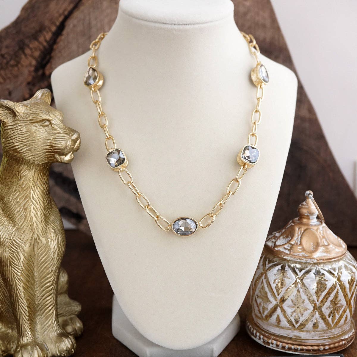 Brilliant Bond – Short Crystal Station Necklace