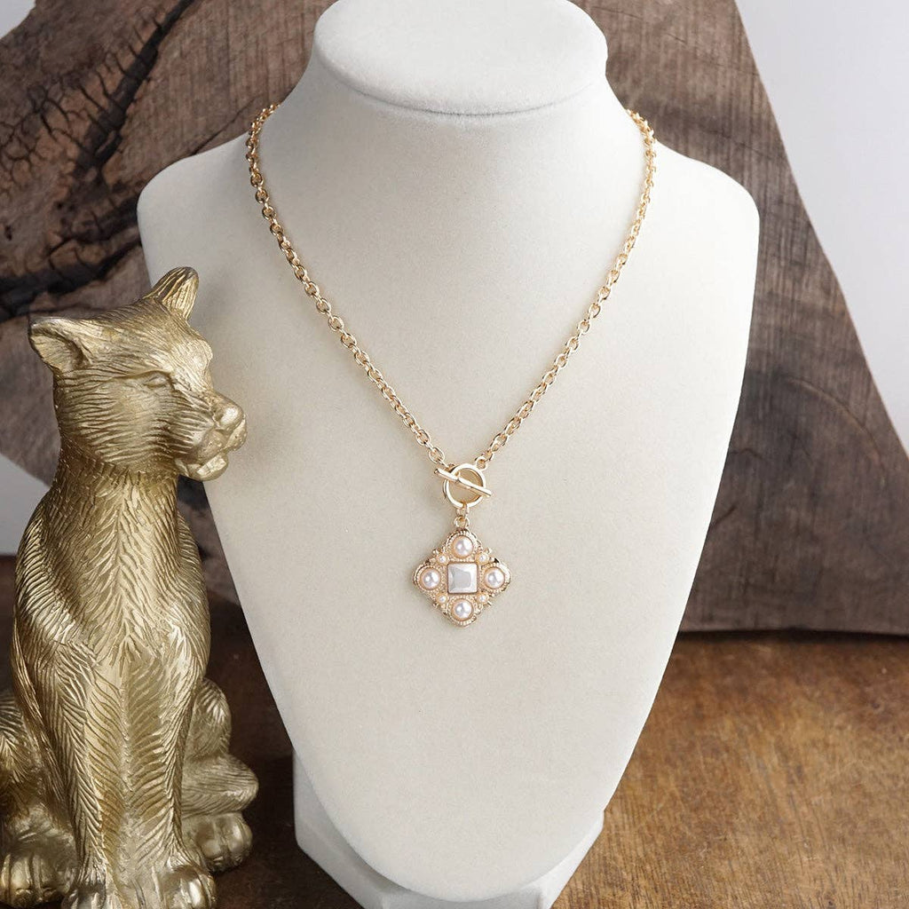 Verdant Relic – Ornate Pendant Necklace