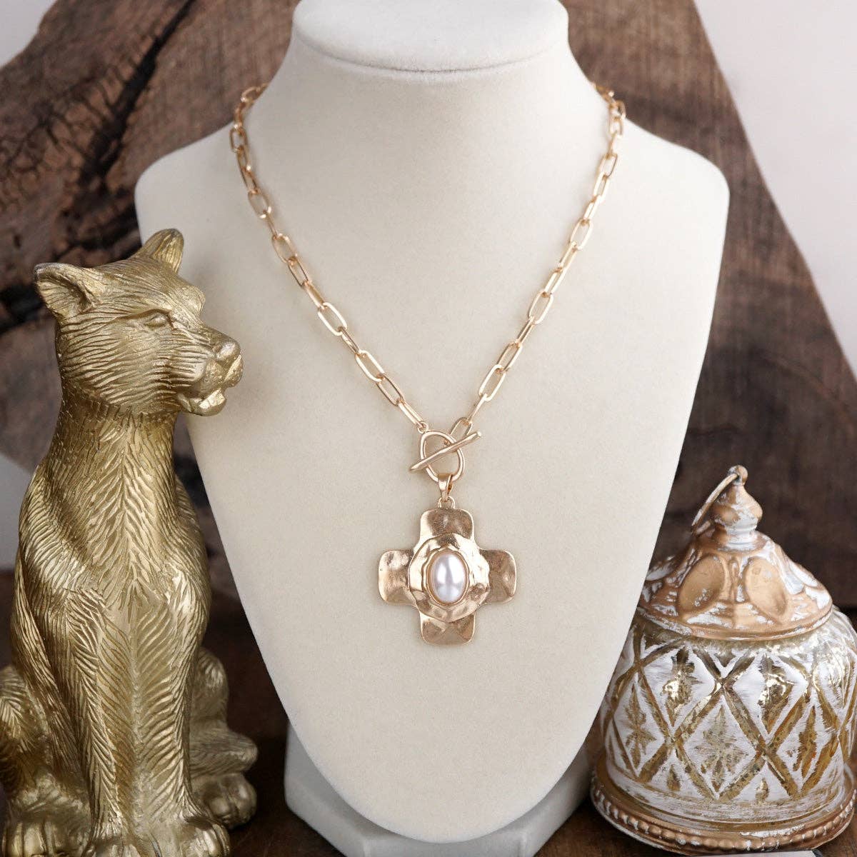 Sunlit Cross – Hammered Cabochon Necklace