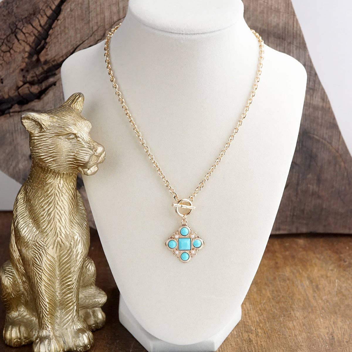 Verdant Relic – Ornate Pendant Necklace