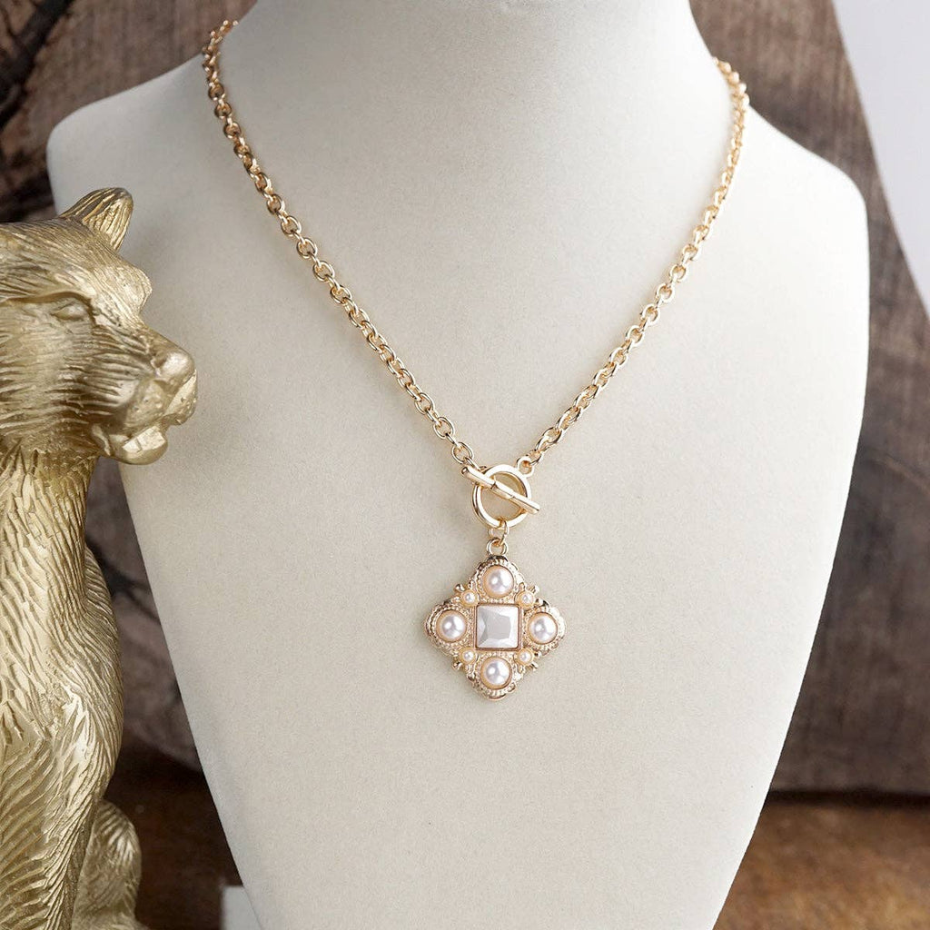 Verdant Relic – Ornate Pendant Necklace