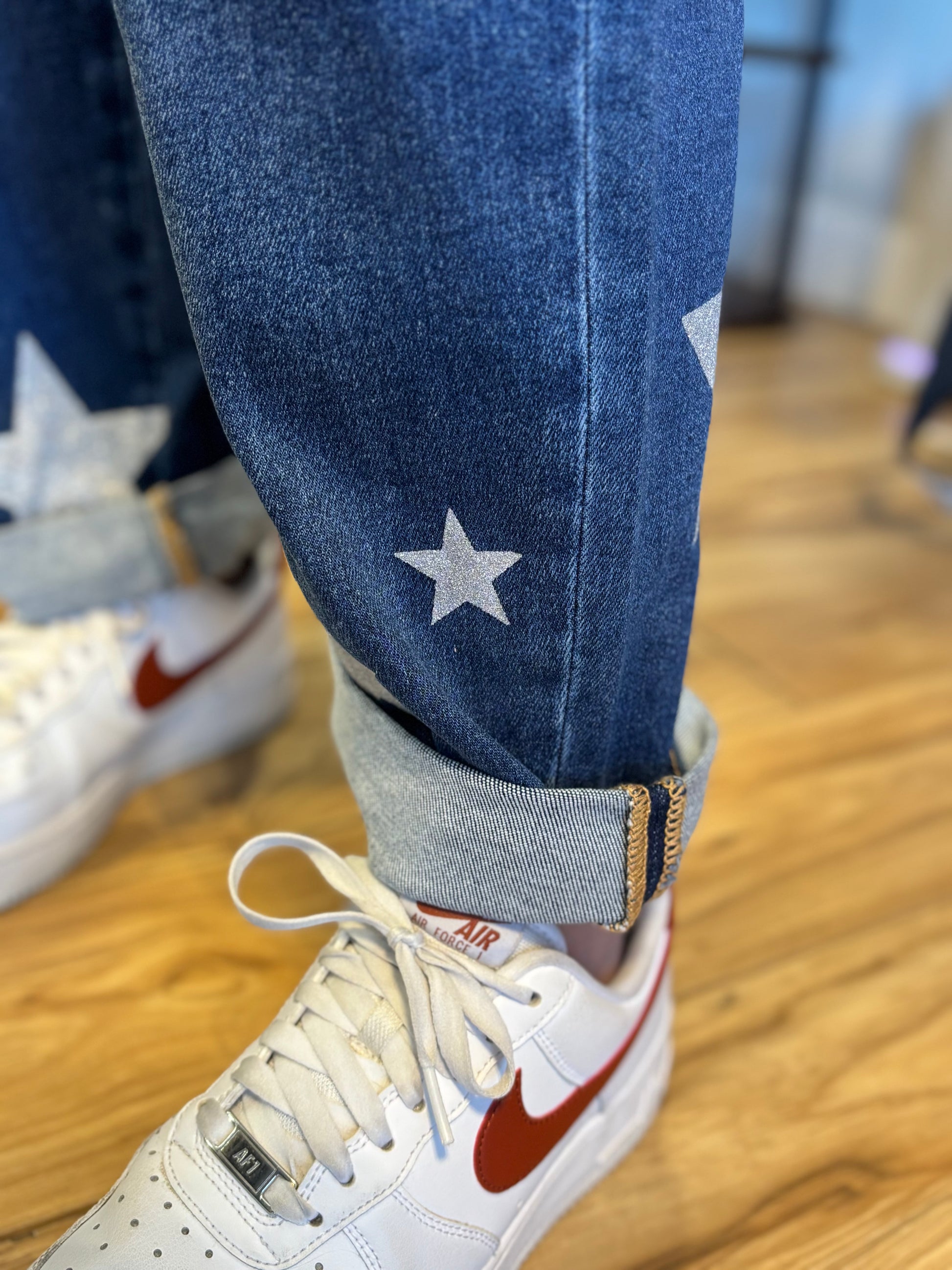 Phoenix Mid-Rise Ankle Relaxed Barrel Star Jeans