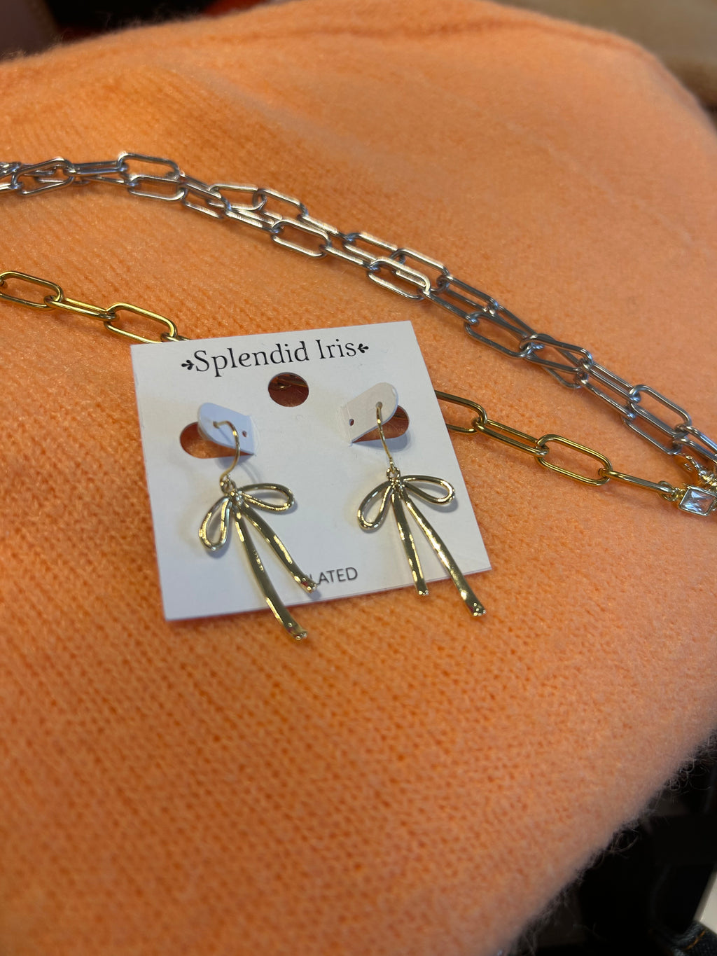 Splendid Iris Gold Dangle Bows