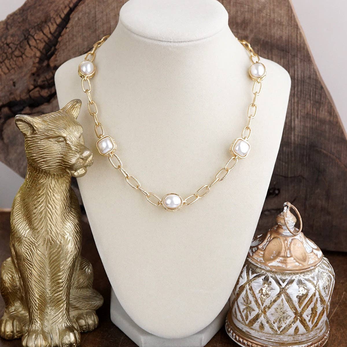 Brilliant Bond – Short Crystal Station Necklace