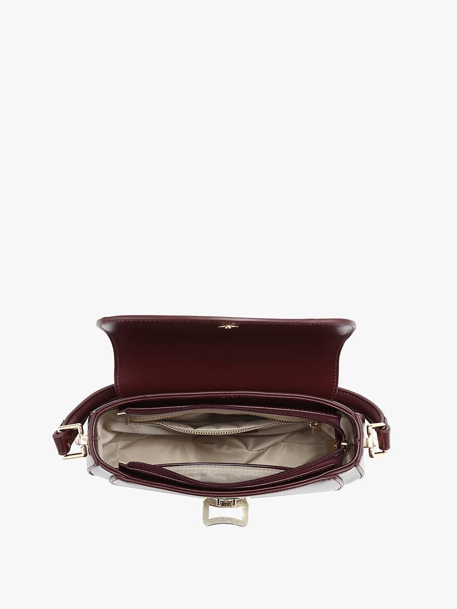 A stylish leather bag with adjustable straps and quick access pockets.