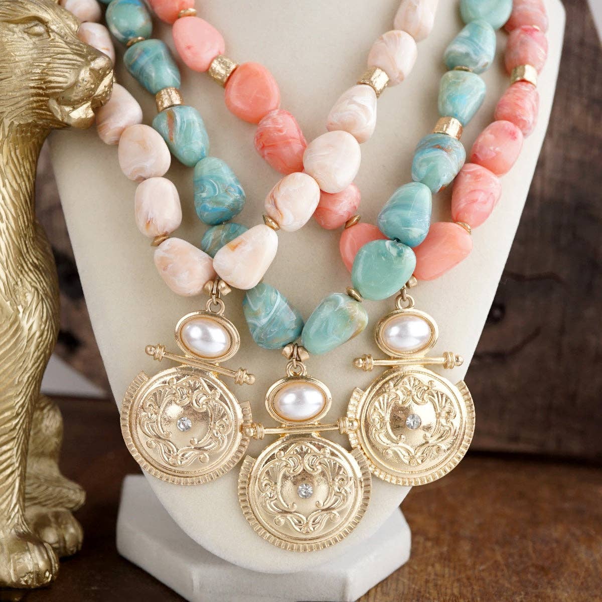 Sunwashed Relic – Marbled Bead Medallion Necklace