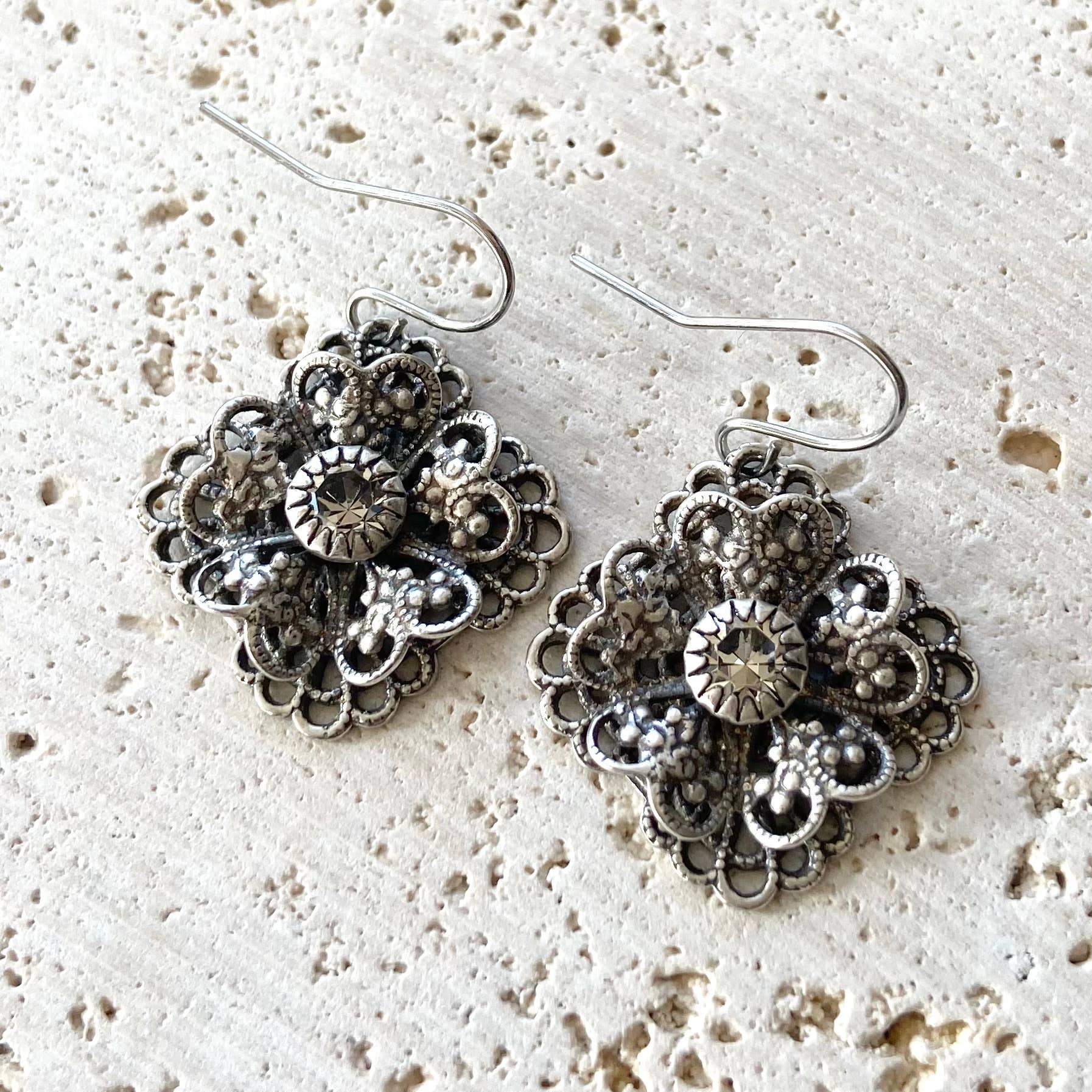 Vintage Circle Sparkle Earrings