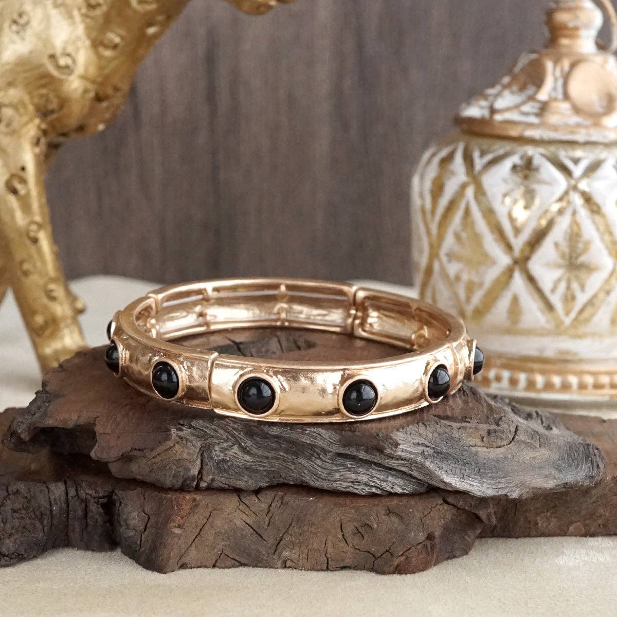 Timeless Charm – Slim Cabochon Eternity Bangle