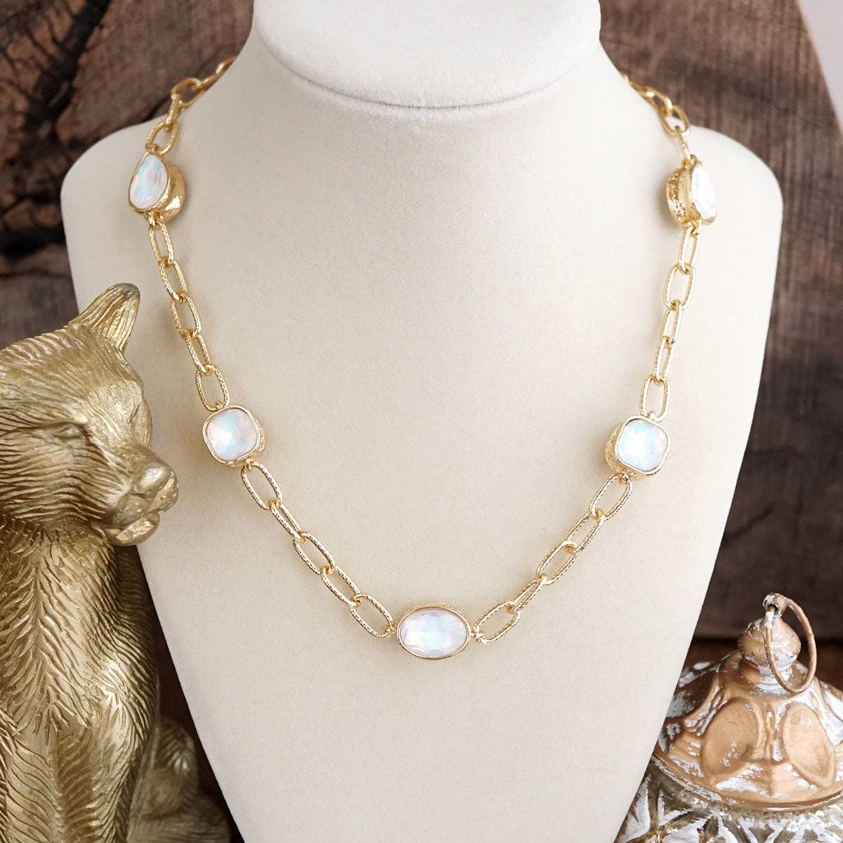 Brilliant Bond – Short Crystal Station Necklace