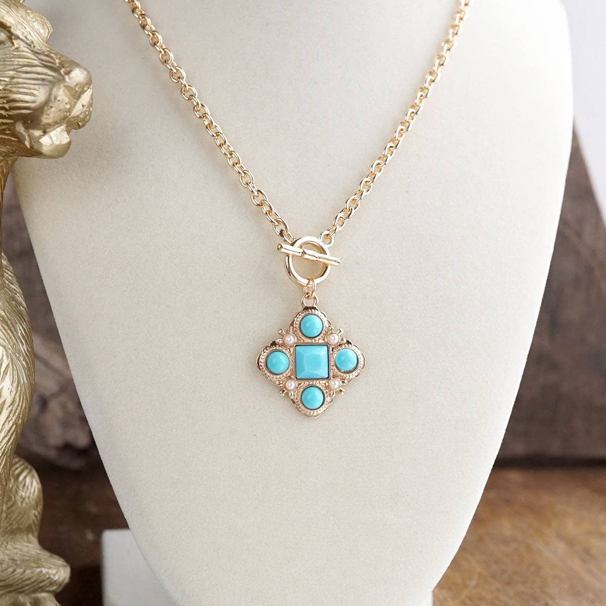 Verdant Relic – Ornate Pendant Necklace