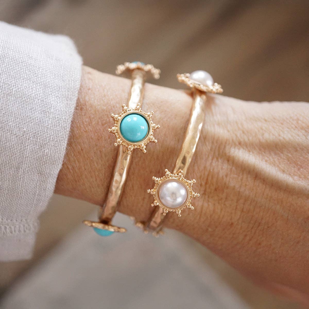 Suncrest Glow – Hammered Charm Bangle