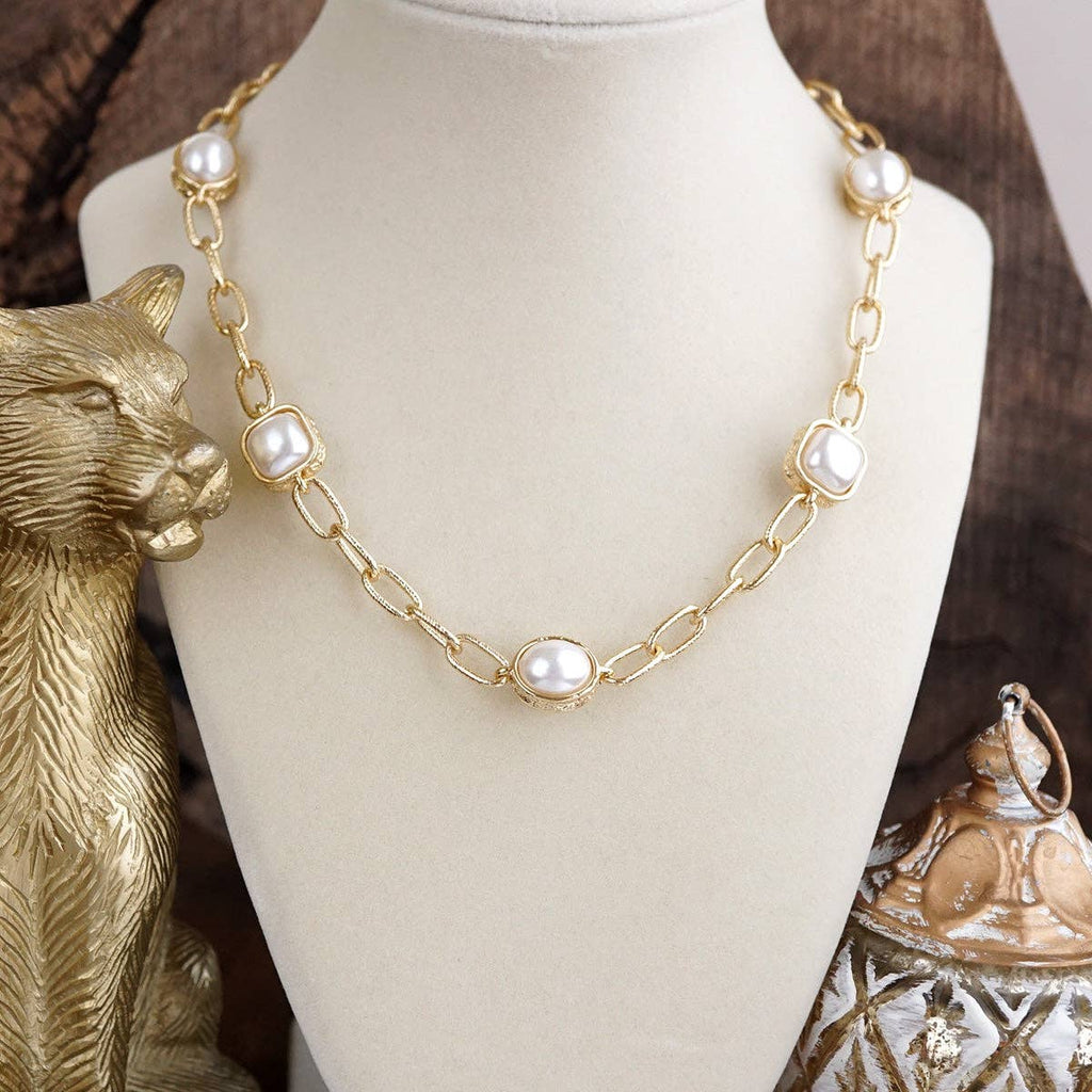 Brilliant Bond – Short Crystal Station Necklace