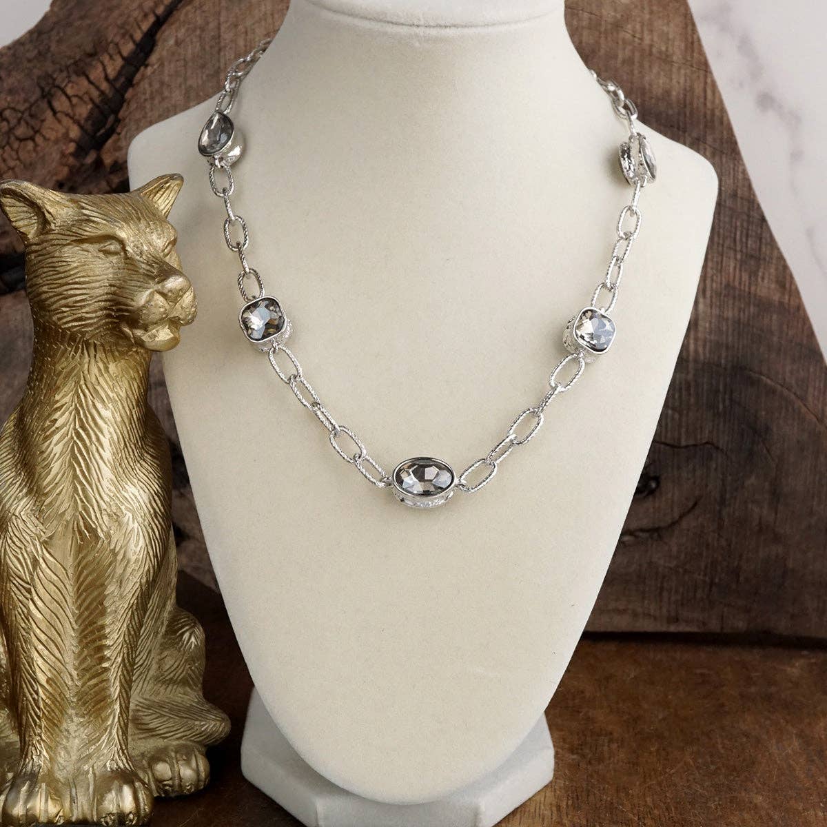 Brilliant Bond – Short Crystal Station Necklace