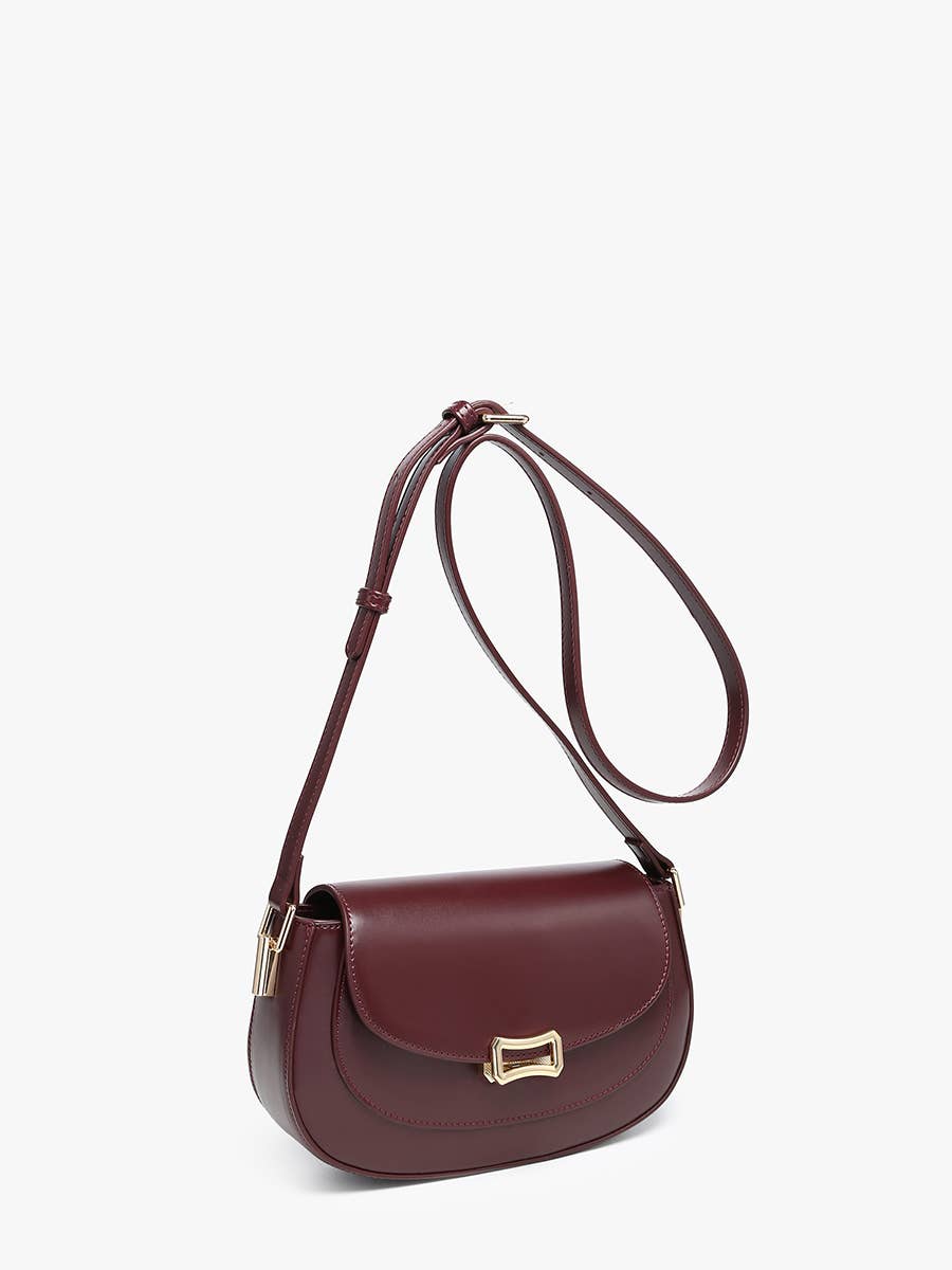 A stylish leather bag with adjustable straps and quick access pockets.