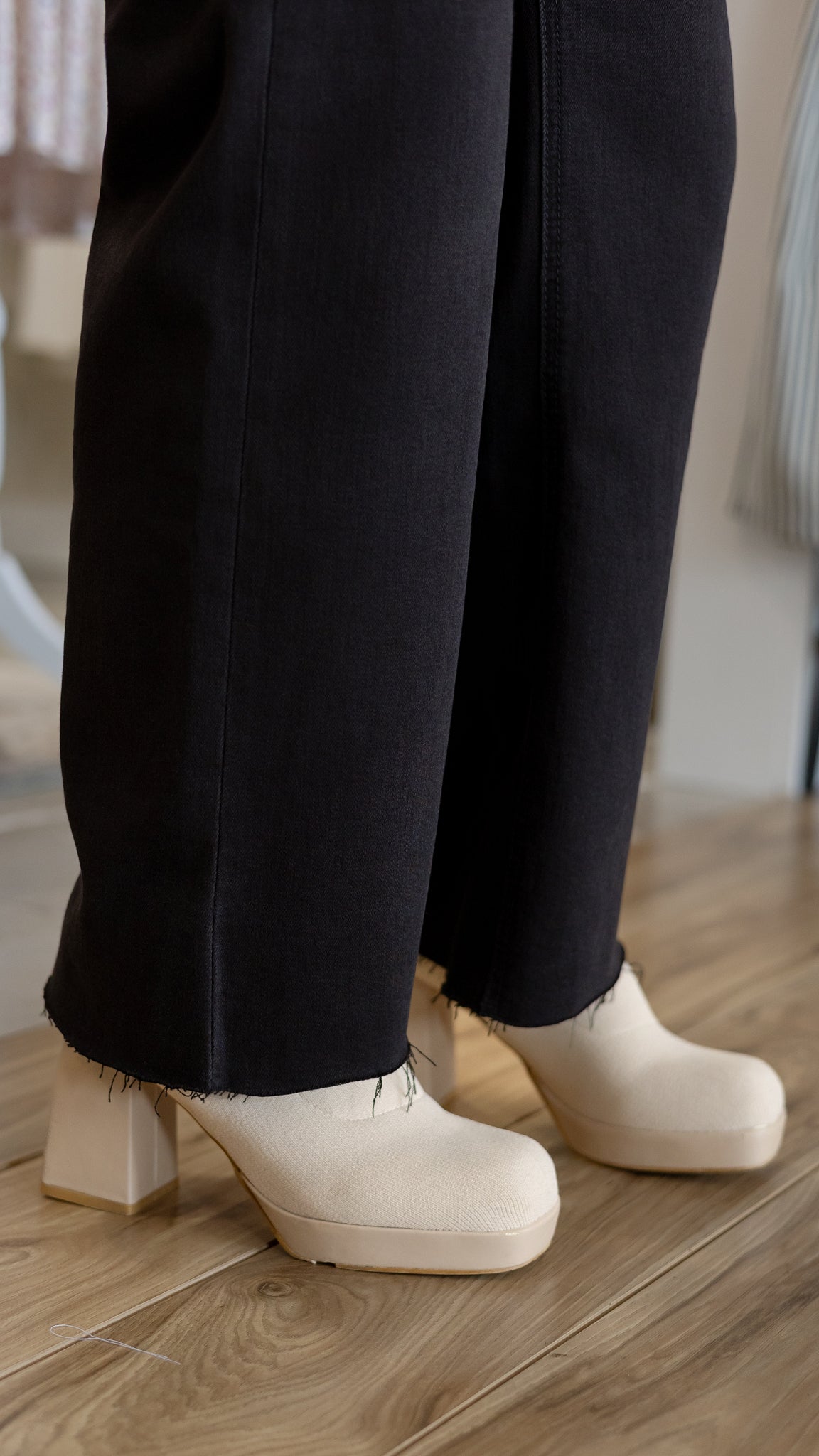 LoverVet High-Rise Wide Leg Jeans (Black)