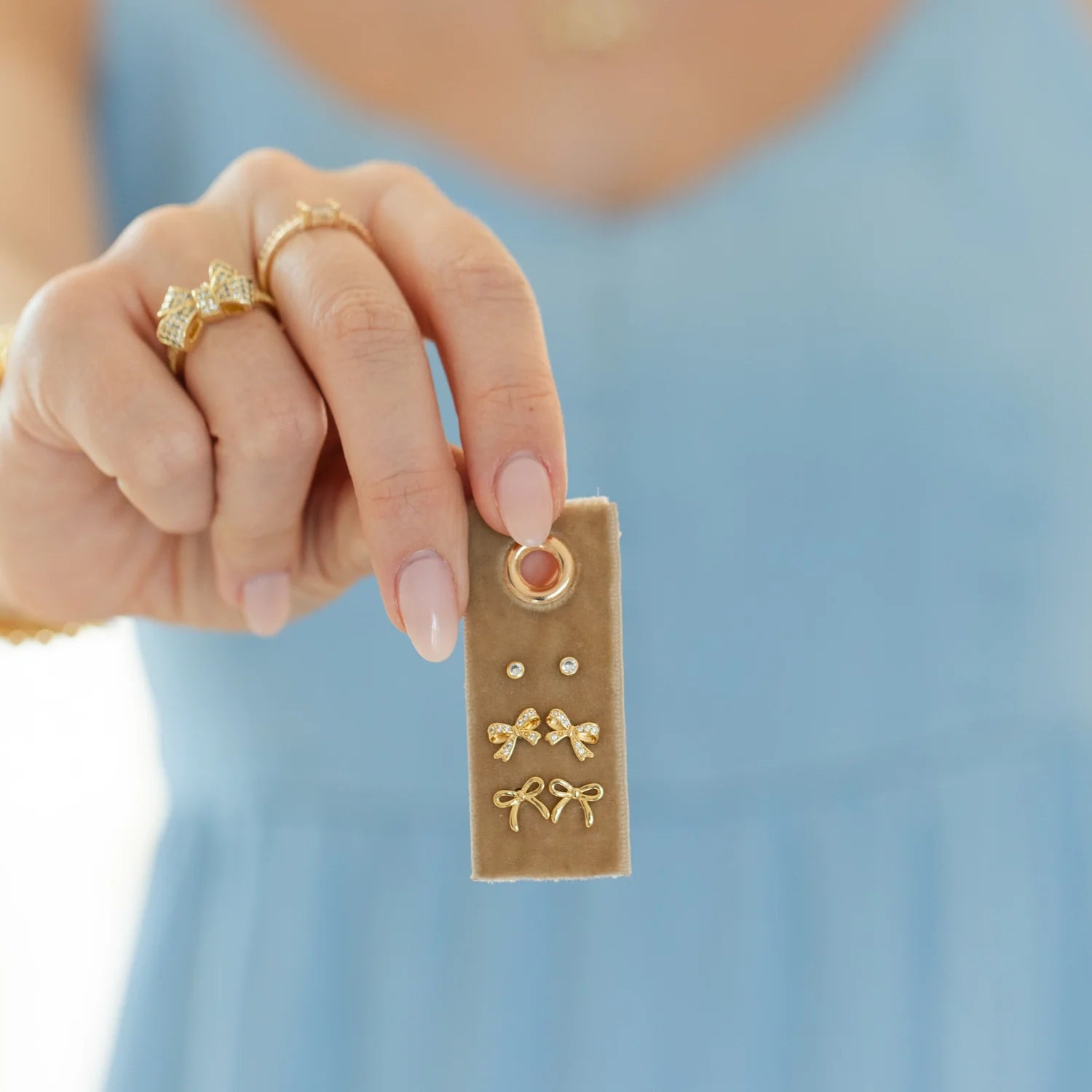 Splendid Bow Velvet Stud Set